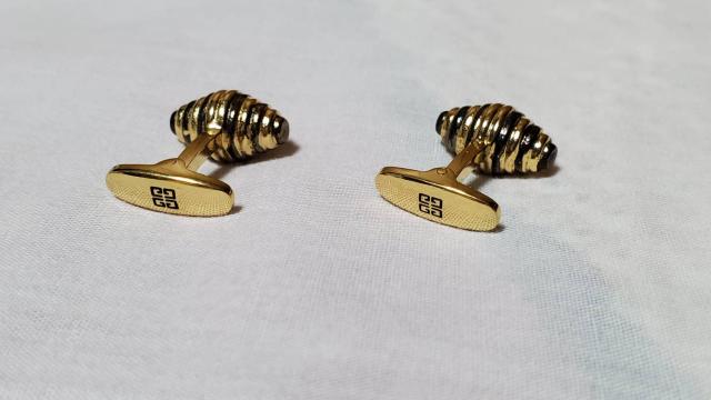 正規 レア ジバンシィ ヴィンテージ スパイラルラウンドカフス 金×黒 カフリンクス ボタン グレネードデザイン < ブランド  正規 レア ジバンシィ ヴィンテージ スパイラルラウンドカフス 金×黒 カフリンクス ボタン グレネードデザイン < ブランドの