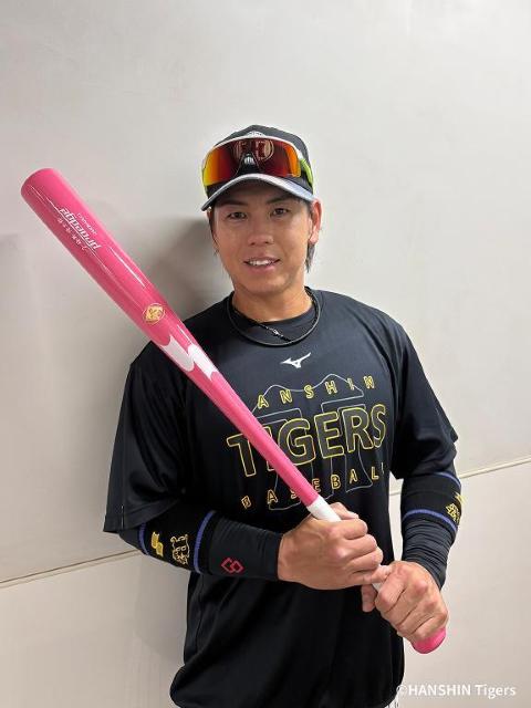 阪神タイガース】梅野 隆太郎選手 直筆サイン入りバット | レジャー