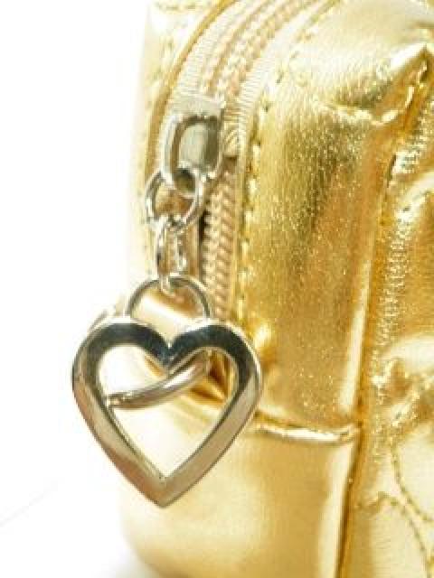 可愛い♪コスメ.スマホ携帯.小物入!メタリック リボンハートキルティング ポーチ ゴールド < 女性ファッション 可愛い♪コスメ.スマホ携帯.小物入!メタリック リボンハートキルティング ポーチ ゴールド < 女性ファッションの