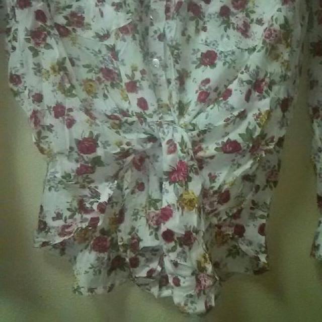 新品★肩レース前縛り花柄シャツ/白/M < 女性ファッション  新品★肩レース前縛り花柄シャツ/白/M < 女性ファッションの