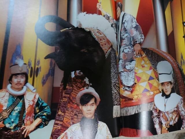 サザン桑田佳祐 Kuwata Band 写真集 帯つき豪華ポスター付き! < タレントグッズ  サザン桑田佳祐 Kuwata Band 写真集 帯つき豪華ポスター付き! < タレントグッズの