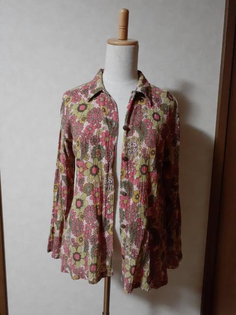 ガネーシュ 長袖シャツ 薄いピンク×花柄 総柄 個性的  < 女性ファッション  ガネーシュ 長袖シャツ 薄いピンク×花柄 総柄 個性的   < 女性ファッションの