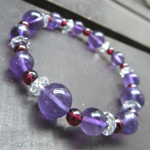 アメジストxガーネットブレスレット 天然石 パワーストーン < 女性アクセサリー/時計 アメジストxガーネットブレスレット 天然石 パワーストーン < 女性アクセサリー/時計の