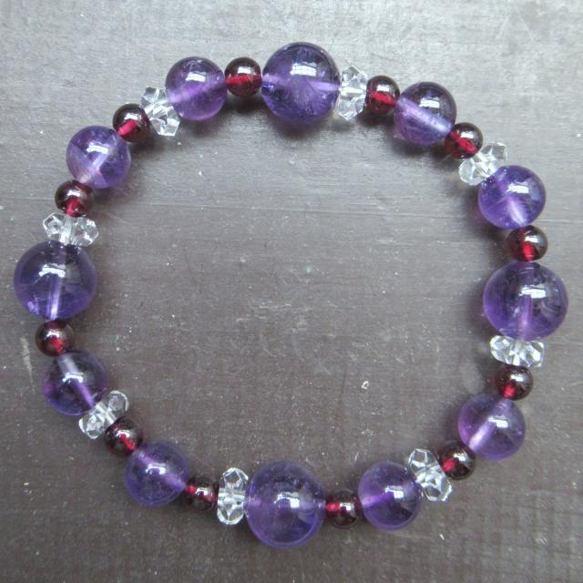 アメジストxガーネットブレスレット 天然石 パワーストーン < 女性アクセサリー/時計 アメジストxガーネットブレスレット 天然石 パワーストーン < 女性アクセサリー/時計の