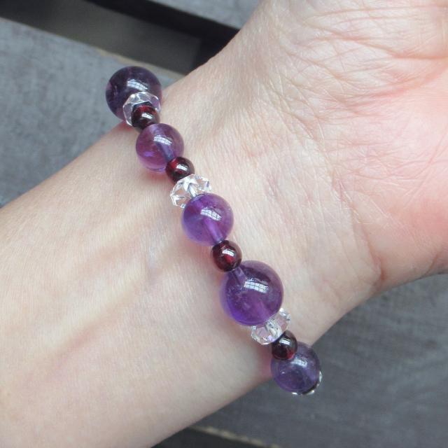 アメジストxガーネットブレスレット 天然石 パワーストーン < 女性アクセサリー/時計 アメジストxガーネットブレスレット 天然石 パワーストーン < 女性アクセサリー/時計の