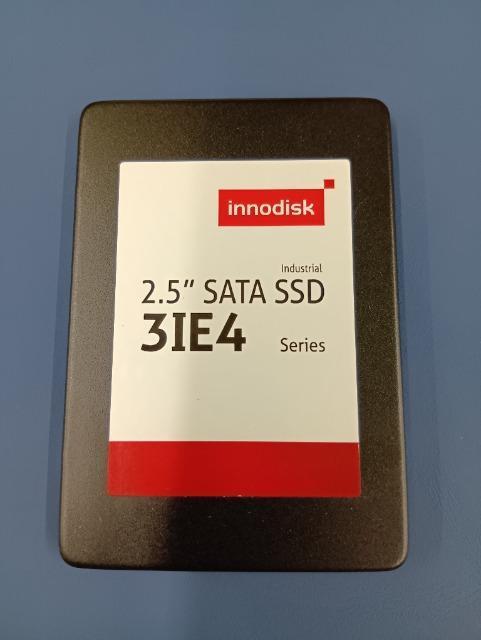 innodisk 2.5�C���` 16GB SSD 3IE4�@�Y�Ɨp�@�H�Ɨp�@SATA ���@�u���b�N�@���������@�X�^�C���b�V��  �� PC�{��/���Ӌ@��� 