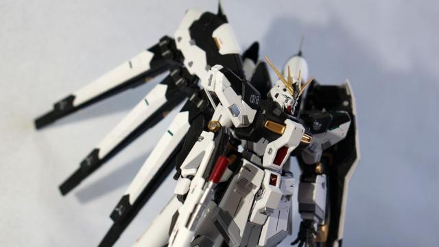 BANDAI 1/144 RG Hi-νガンダム 全塗装 完成品 一部改修 サイコフレーム塗装 逆襲のシャアカラー < ホビー BANDAI 1/144 RG Hi-νガンダム 全塗装 完成品 一部改修 サイコフレーム塗装 逆襲のシャアカラー < ホビーの