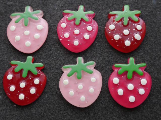 プラパーツ 手芸・アクセサリーパーツ 苺 6個セット < 香水/コスメ/ネイル プラパーツ 手芸・アクセサリーパーツ 苺 6個セット < 香水/コスメ/ネイルの