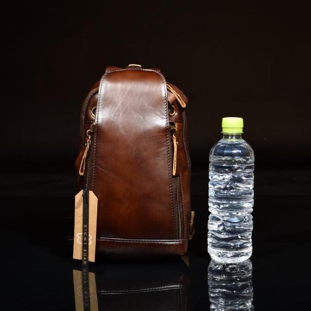 タイトル ◆あぶり系 牛本革 ボディバッグ ダブルジップ デザイナーズ 斜め掛け エイトボアー◆濃茶k39 < 男性ファッション  タイトル ◆あぶり系 牛本革 ボディバッグ ダブルジップ デザイナーズ 斜め掛け エイトボアー◆濃茶k39 < 男性ファッションの