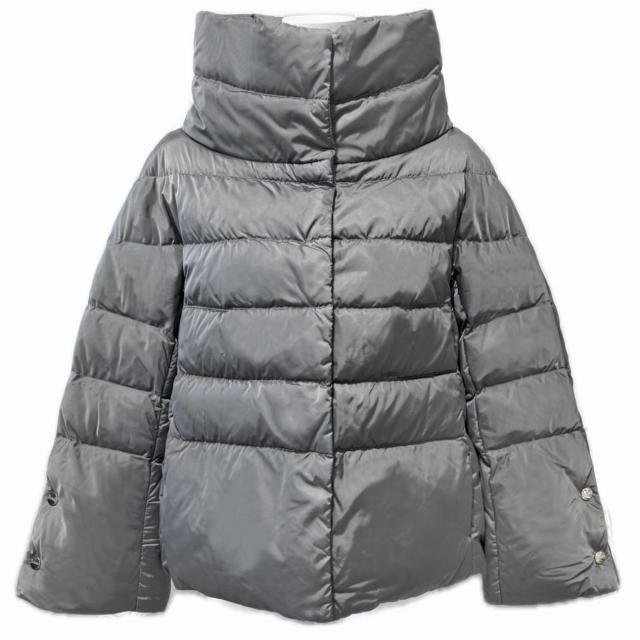 新品ヘルノHERNOハイカラー袖ボタン ダウンジャケット ク < ブランド 新品ヘルノHERNOハイカラー袖ボタン ダウンジャケット ク < ブランドの