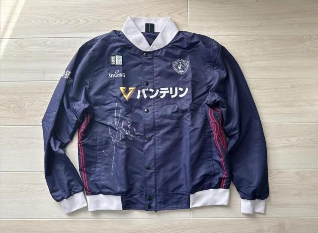 SPALDING 横浜ビーコルセアーズ #15 キーファ・ラベナ選手着用 バンテリン ジャージ 上下セット XL サイン入り < レジャー/スポーツ SPALDING 横浜ビーコルセアーズ #15 キーファ・ラベナ選手着用 バンテリン ジャージ 上下セット XL サイン入り < レジャー/スポーツの