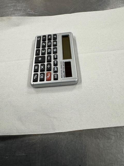 ELECTRONIC CALCULATORの カード サイズ ソーラー 電卓!。 < インテリア/ライフ  ELECTRONIC CALCULATORの カード サイズ ソーラー 電卓!。 < インテリア/ライフの