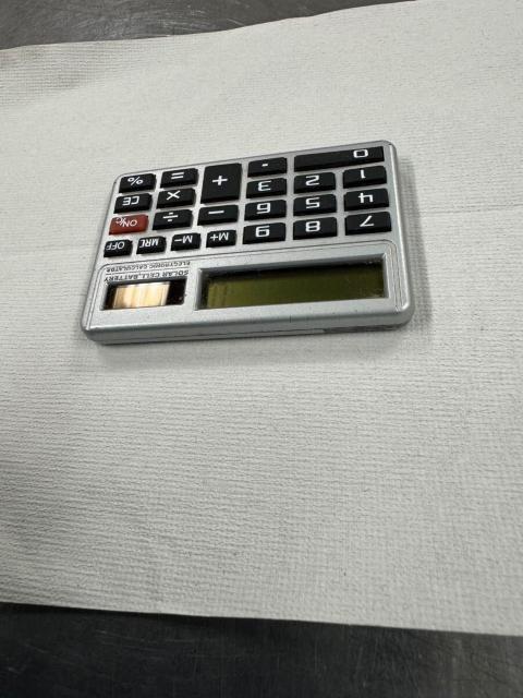 ELECTRONIC CALCULATORの カード サイズ ソーラー 電卓!。 < インテリア/ライフ  ELECTRONIC CALCULATORの カード サイズ ソーラー 電卓!。 < インテリア/ライフの