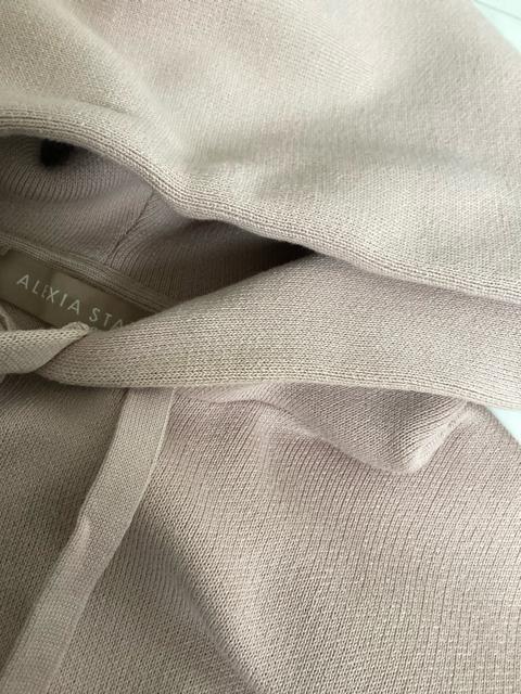 ALEXIA STAM ロゴパッチスムースニットフーディー パーカー アリシアスタン < 女性ファッション ALEXIA STAM ロゴパッチスムースニットフーディー パーカー アリシアスタン < 女性ファッションの