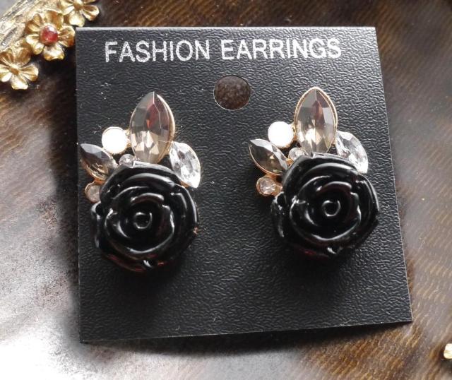 新品ゴスロリ姫系アンティーク調ゴシック薔薇ピアス 黒 < 女性アクセサリー/時計 新品ゴスロリ姫系アンティーク調ゴシック薔薇ピアス 黒 < 女性アクセサリー/時計の