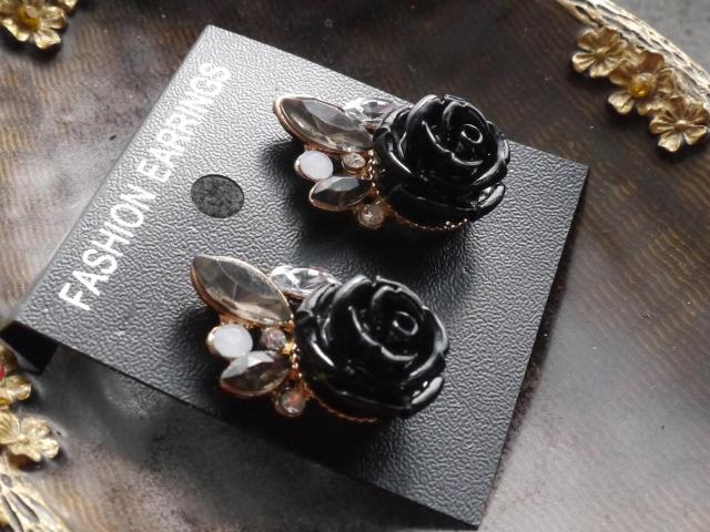 新品ゴスロリ姫系アンティーク調ゴシック薔薇ピアス 黒 < 女性アクセサリー/時計 新品ゴスロリ姫系アンティーク調ゴシック薔薇ピアス 黒 < 女性アクセサリー/時計の