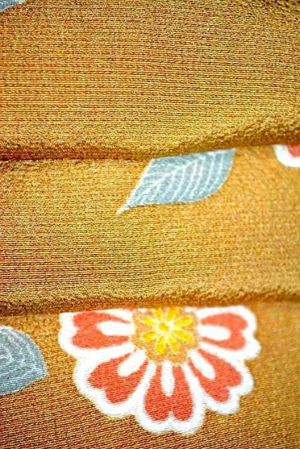 小紋 最高峰 新品同様 服飾評論家 市田ひろみ 花柄 湖の花 飴色地 浜ちりめん 身丈166cm 裄丈628cm正絹 T3646 < 女性ファッション  小紋 最高峰 新品同様 服飾評論家 市田ひろみ 花柄 湖の花 飴色地 浜ちりめん 身丈166cm 裄丈628cm正絹 T3646 < 女性ファッションの