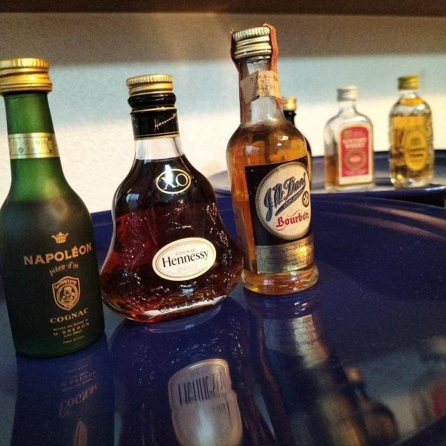 Î@HennessyȂǃ~j{g6{Zbg@ViJ   O/hN 