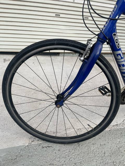 ジャイアント (GIANT) のクロスバイク「ESCAPE R3 (エスケープ R3)」ISO 4210-2C ブルー < レジャー/スポーツ ジャイアント (GIANT) のクロスバイク「ESCAPE R3 (エスケープ R3)」ISO 4210-2C ブルー < レジャー/スポーツの