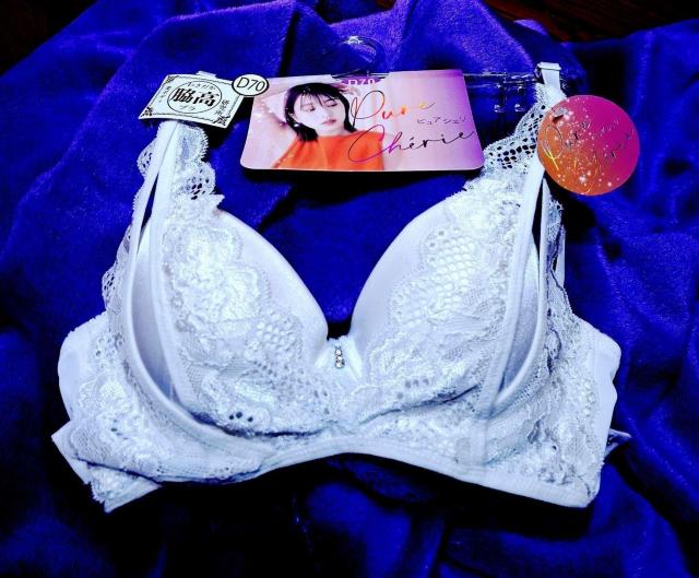ホワイトデーギフトに☆光沢艶々煌SEXY純白サテン☆エレガントレース付き☆育乳脇高☆谷間メイク盛りブラ*パッド内蔵型☆D70☆新品 < 女性ファッション ホワイトデーギフトに☆光沢艶々煌SEXY純白サテン☆エレガントレース付き☆育乳脇高☆谷間メイク盛りブラ*パッド内蔵型☆D70☆新品 < 女性ファッションの