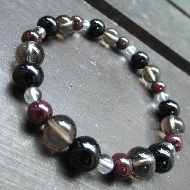 オニキスxスモーキークォーツxガーネット 天然石 < 女性アクセサリー/時計 オニキスxスモーキークォーツxガーネット 天然石 < 女性アクセサリー/時計の