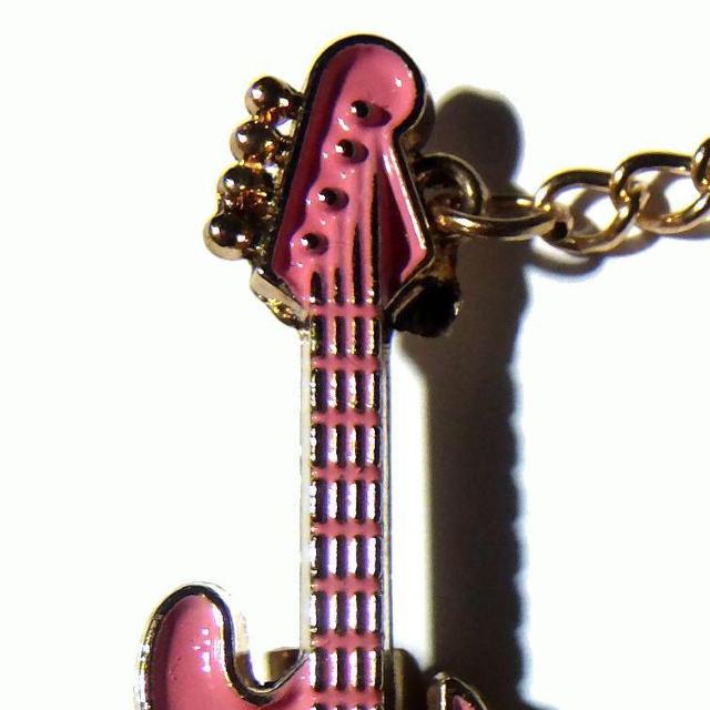 エレキギター ギター ベース エナメル バッジ ブローチ ピンバッジ ピンク色 ストラップ < 男性アクセサリー/時計  エレキギター ギター ベース エナメル バッジ ブローチ ピンバッジ ピンク色 ストラップ < 男性アクセサリー/時計の