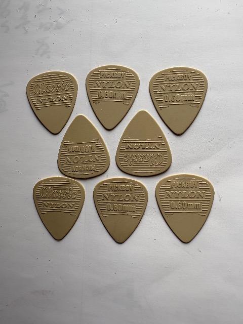 ピックボーイ社ナイロンピック0.60mm8枚パック < ホビー  ピックボーイ社ナイロンピック0.60mm8枚パック  < ホビーの