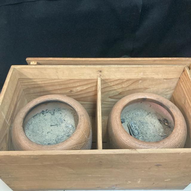 火鉢 2つセット 木箱付き アンティーク 木目調 陶器 高さ約19cm幅約21c < ホビー  火鉢 2つセット 木箱付き アンティーク 木目調 陶器 高さ約19cm幅約21c < ホビーの