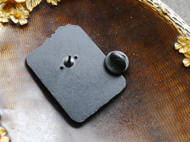 新品 X-ファイル モチーフ ピンブローチ ピンバッジ ピンズ < 男性アクセサリー/時計  新品 X-ファイル モチーフ ピンブローチ ピンバッジ ピンズ < 男性アクセサリー/時計の