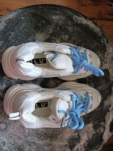 新品 22.5cm レディース スニーカー ホワイト シューズ 靴 ローカット < 女性ファッション  新品 22.5cm レディース スニーカー ホワイト シューズ 靴 ローカット < 女性ファッションの