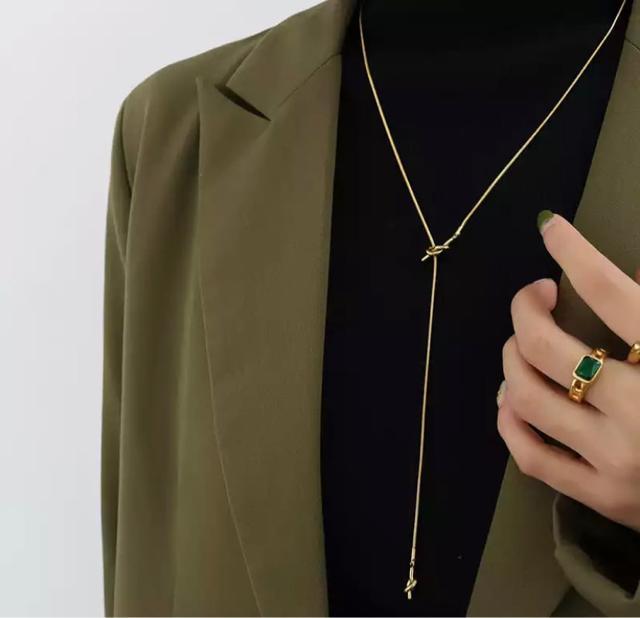 ロングネックレス【新品未使用】Y字ネックレス●ゴールド●長さ調整可能 < 女性アクセサリー/時計 ロングネックレス【新品未使用】Y字ネックレス●ゴールド●長さ調整可能 < 女性アクセサリー/時計の