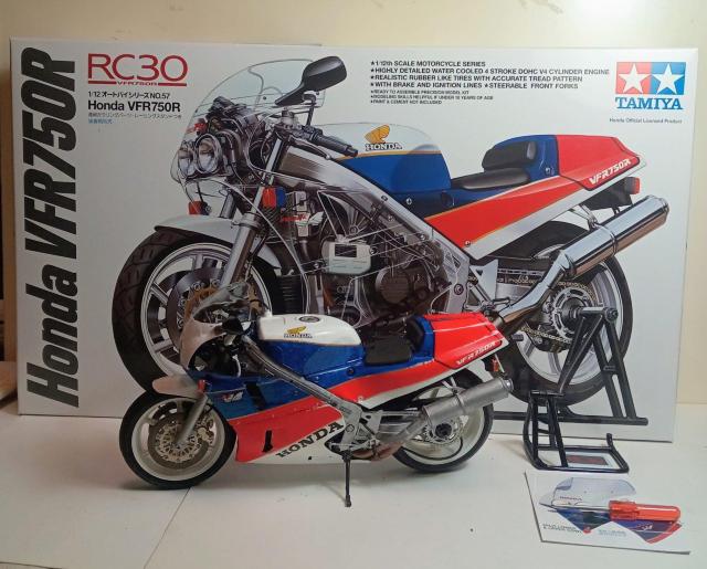 タミヤバイクプラモデル1/12塗装済完成品ホンダVFR750 < ホビー  タミヤバイクプラモデル1/12塗装済完成品ホンダVFR750 < ホビーの