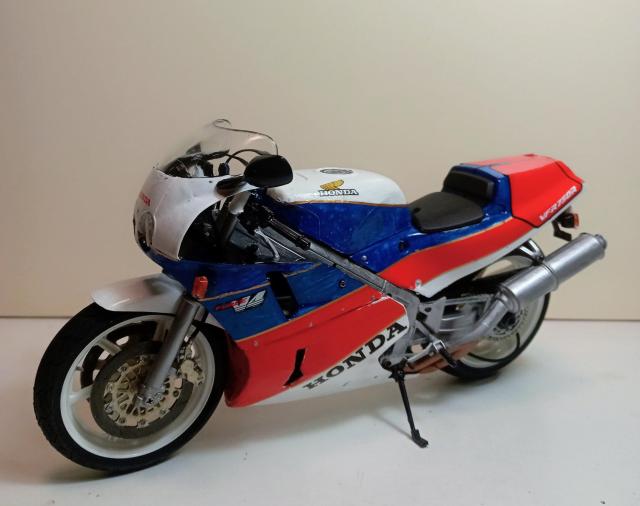 タミヤバイクプラモデル1/12塗装済完成品ホンダVFR750 < ホビー  タミヤバイクプラモデル1/12塗装済完成品ホンダVFR750 < ホビーの