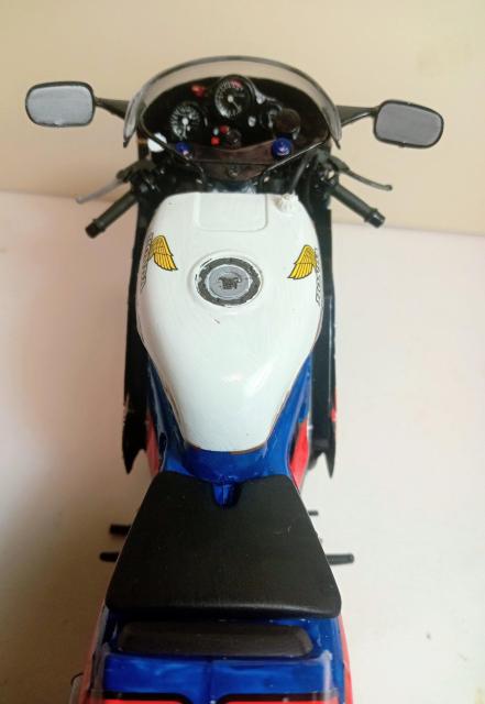 タミヤバイクプラモデル1/12塗装済完成品ホンダVFR750 < ホビー  タミヤバイクプラモデル1/12塗装済完成品ホンダVFR750 < ホビーの