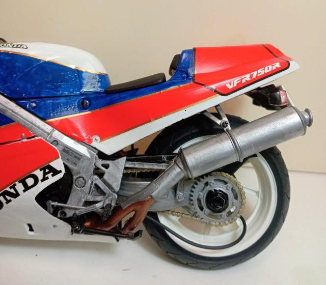 タミヤバイクプラモデル1/12塗装済完成品ホンダVFR750 < ホビー  タミヤバイクプラモデル1/12塗装済完成品ホンダVFR750 < ホビーの