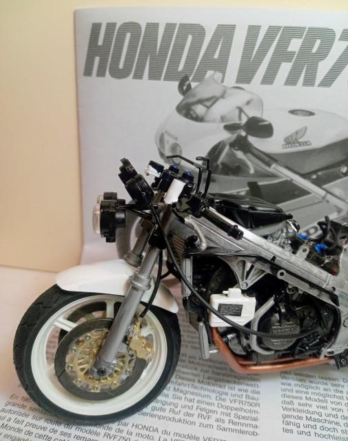 タミヤバイクプラモデル1/12塗装済完成品ホンダVFR750 < ホビー  タミヤバイクプラモデル1/12塗装済完成品ホンダVFR750 < ホビーの