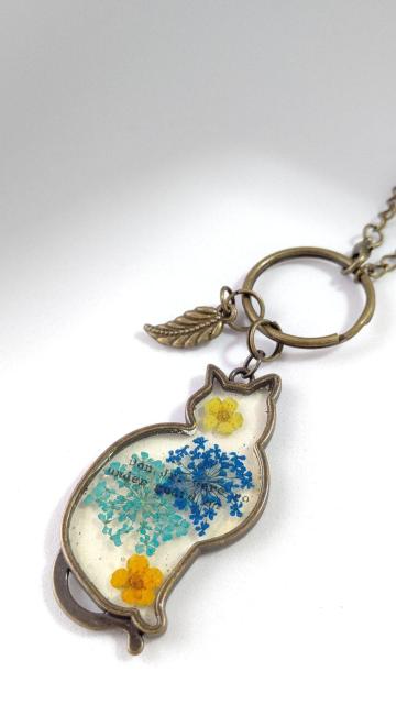 猫のレースフラワーのバッグチャーム  レジン  ハンドメイド < 女性ファッション  猫のレースフラワーのバッグチャーム  レジン  ハンドメイド < 女性ファッションの