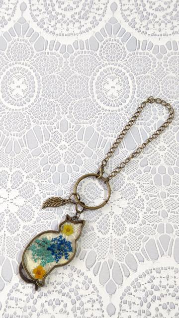 猫のレースフラワーのバッグチャーム  レジン  ハンドメイド < 女性ファッション  猫のレースフラワーのバッグチャーム  レジン  ハンドメイド < 女性ファッションの