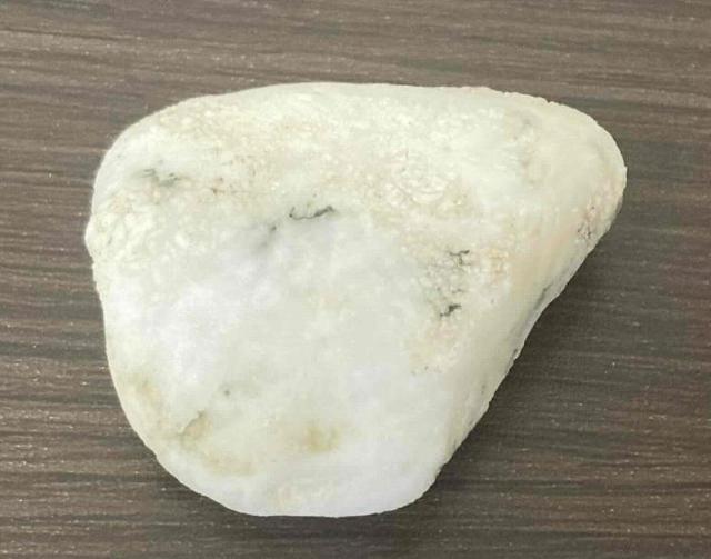 1,000円スタート!「お守り」や「ワイヤー作家」の素材に「阿波ホワイト翡翠」原石! < 女性ファッション  1,000円スタート!「お守り」や「ワイヤー作家」の素材に「阿波ホワイト翡翠」原石!  < 女性ファッションの