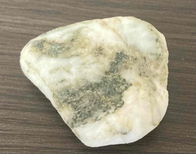 1,000円スタート!「お守り」や「ワイヤー作家」の素材に「阿波ホワイト翡翠」原石! < 女性ファッション  1,000円スタート!「お守り」や「ワイヤー作家」の素材に「阿波ホワイト翡翠」原石! < 女性ファッションの