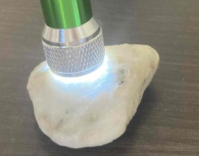 1,000円スタート!「お守り」や「ワイヤー作家」の素材に「阿波ホワイト翡翠」原石! < 女性ファッション  1,000円スタート!「お守り」や「ワイヤー作家」の素材に「阿波ホワイト翡翠」原石! < 女性ファッションの