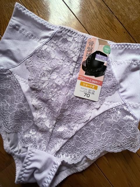 ウエスト67ー73サイズ!70サイズ!骨盤補正!2WAY生地and伸縮性アップ!光沢感ある!ショート丈!1枚履きOK!ガードル! < 女性ファッション  ウエスト67ー73サイズ!70サイズ!骨盤補正!2WAY生地and伸縮性アップ!光沢感ある!ショート丈!1枚履きOK!ガードル!  < 女性ファッションの