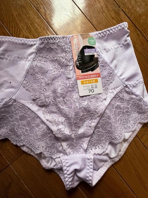 ウエスト67ー73サイズ!70サイズ!骨盤補正!2WAY生地and伸縮性アップ!光沢感ある!ショート丈!1枚履きOK!ガードル! < 女性ファッション  ウエスト67ー73サイズ!70サイズ!骨盤補正!2WAY生地and伸縮性アップ!光沢感ある!ショート丈!1枚履きOK!ガードル! < 女性ファッションの