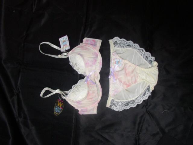 アイボリーイエロに花柄D70Mワイヤー入り < 女性ファッション   アイボリーイエロに花柄D70Mワイヤー入り  < 女性ファッションの