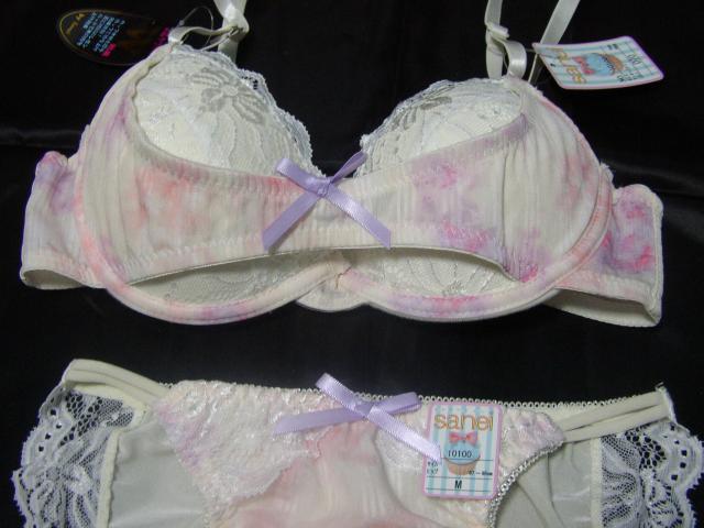 アイボリーイエロに花柄D70Mワイヤー入り < 女性ファッション   アイボリーイエロに花柄D70Mワイヤー入り < 女性ファッションの