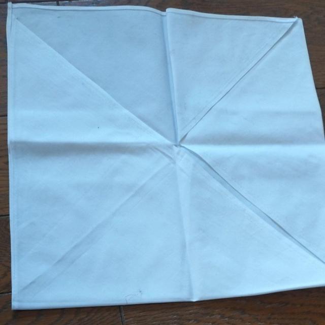 白の三角巾 美品 < キッズ/ベビー  白の三角巾 美品  < キッズ/ベビーの