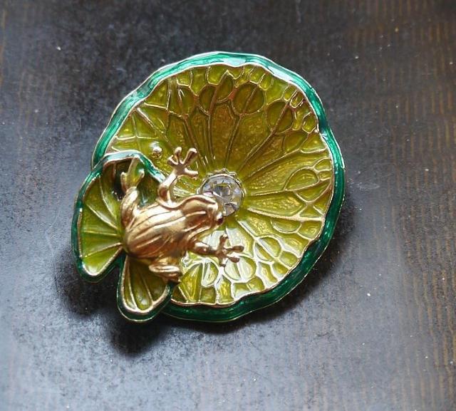 新品アンティーク調エナメル蛙カエルブローチ クラシック ヴィンテージ風 ヴィクトリアン ゴシック < 女性アクセサリー/時計 新品アンティーク調エナメル蛙カエルブローチ クラシック ヴィンテージ風 ヴィクトリアン ゴシック < 女性アクセサリー/時計の