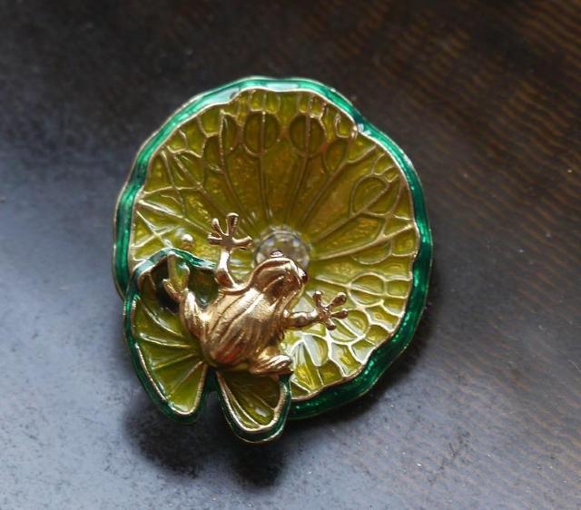 新品アンティーク調エナメル蛙カエルブローチ クラシック ヴィンテージ風 ヴィクトリアン ゴシック < 女性アクセサリー/時計 新品アンティーク調エナメル蛙カエルブローチ クラシック ヴィンテージ風 ヴィクトリアン ゴシック < 女性アクセサリー/時計の