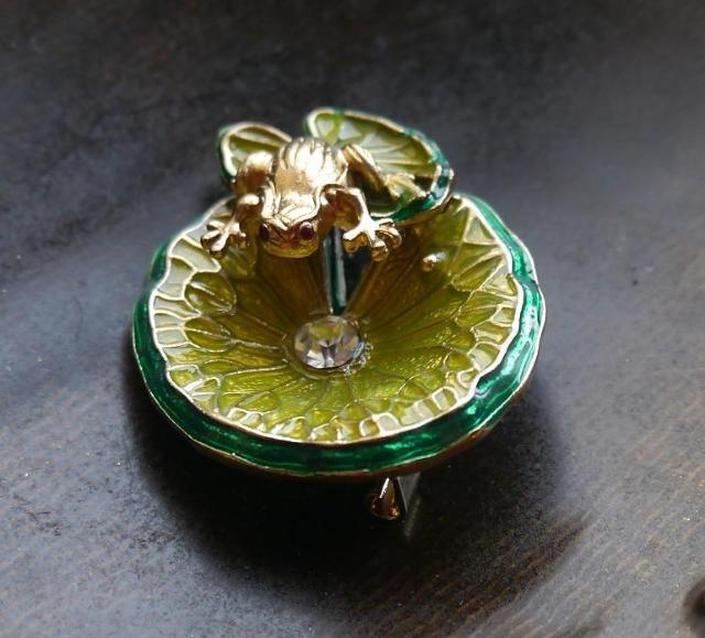 新品アンティーク調エナメル蛙カエルブローチ クラシック ヴィンテージ風 ヴィクトリアン ゴシック < 女性アクセサリー/時計 新品アンティーク調エナメル蛙カエルブローチ クラシック ヴィンテージ風 ヴィクトリアン ゴシック < 女性アクセサリー/時計の