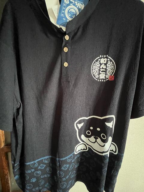 4Lサイズ!高貴紳士的!商標登録!黒柴印 和んこ堂!サラッとしじら素材!ストレッチ!ヘンリーネック!半袖シャツ!濃紺系色合い!新品 < 男性ファッション  4Lサイズ!高貴紳士的!商標登録!黒柴印 和んこ堂!サラッとしじら素材!ストレッチ!ヘンリーネック!半袖シャツ!濃紺系色合い!新品 < 男性ファッションの